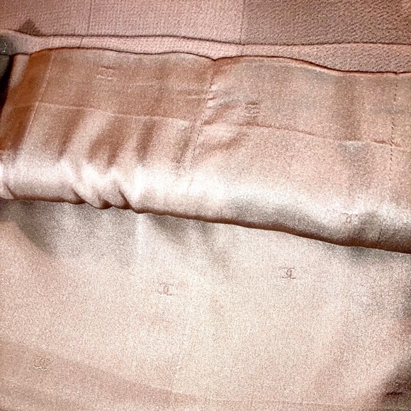 CHANEL Boutique Lambswool Tan Skirt - Picture 9 of 9